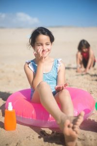 Детские солнцезащитные кремы: лучший выбор на 2023 год 1